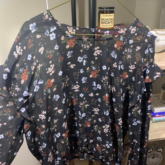 Dynamite Sheer Floral Blouse - Picture 3 of 7